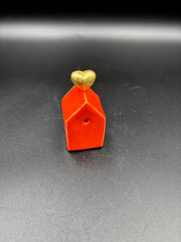 Mini fuglehus rødt med hjerte i gull