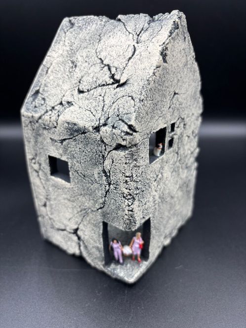 Hovedbilde Hus til vegg #III med små figurer